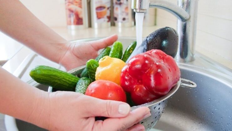 mycie warzyw i owoców jako środek zapobiegawczy przeciwko pasożytom